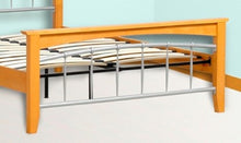 Cargar imagen en el visor de la galería, Cama Matrimonial de Madera de Maple Modelo 741

